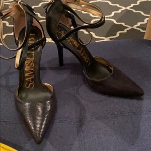 Black foax snake print heels